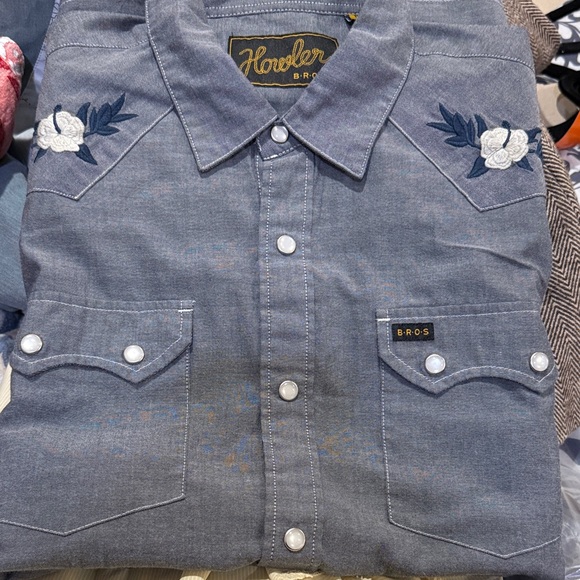 Howler Brothers - Rare -  Gray Floral Embroidered Shirt - size MEDIUM /NWOT - Picture 2 of 6